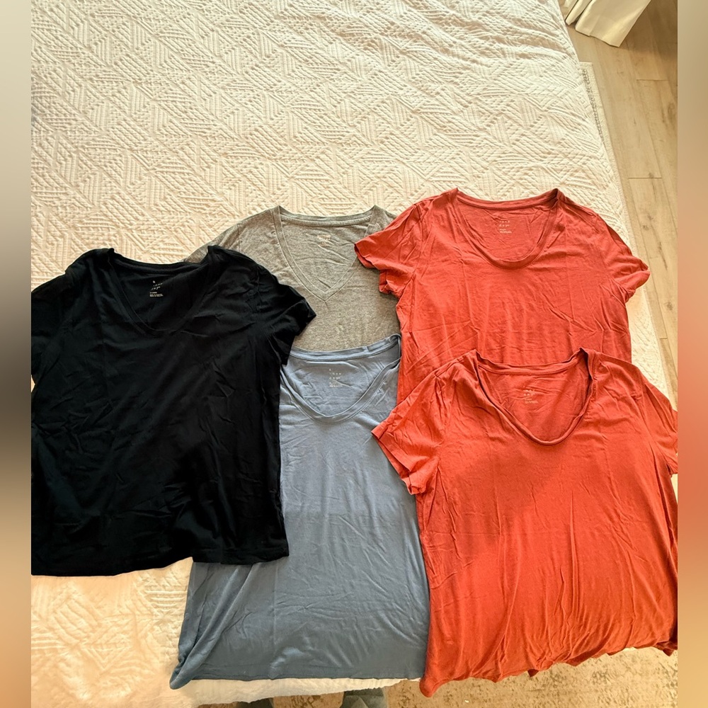 Lot of 5 Target a new day Mossimo V-Neck Tee Multipack - Black, Blue, Gray & Red